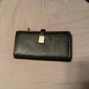 APT 9 black wallet